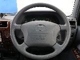 純正ステアリング。