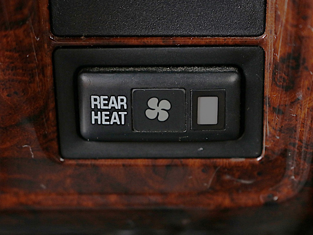 リアヒータースイッチ
