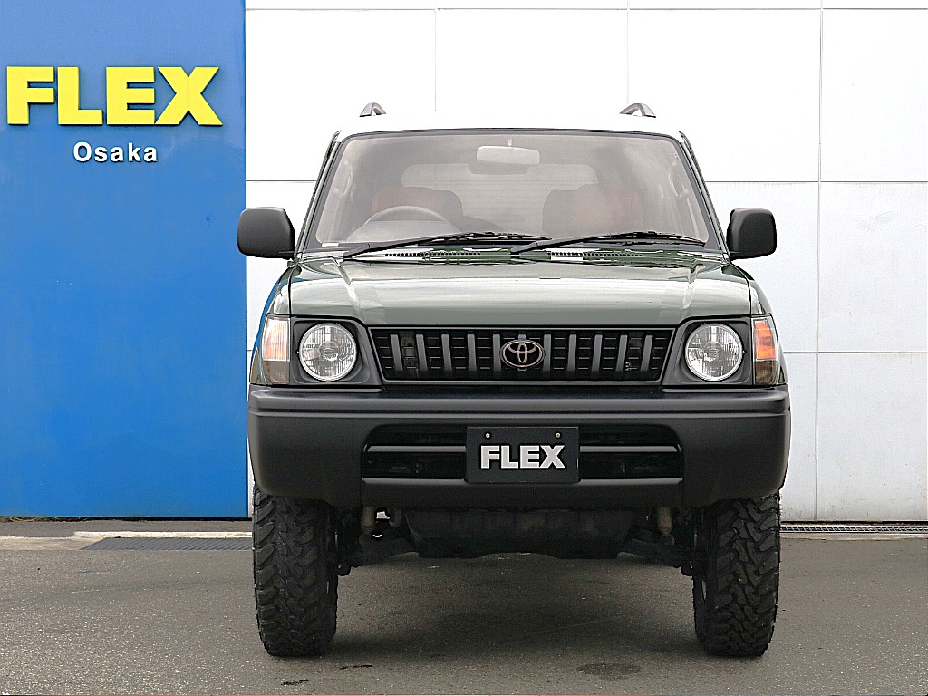 純正グリルを残しました。