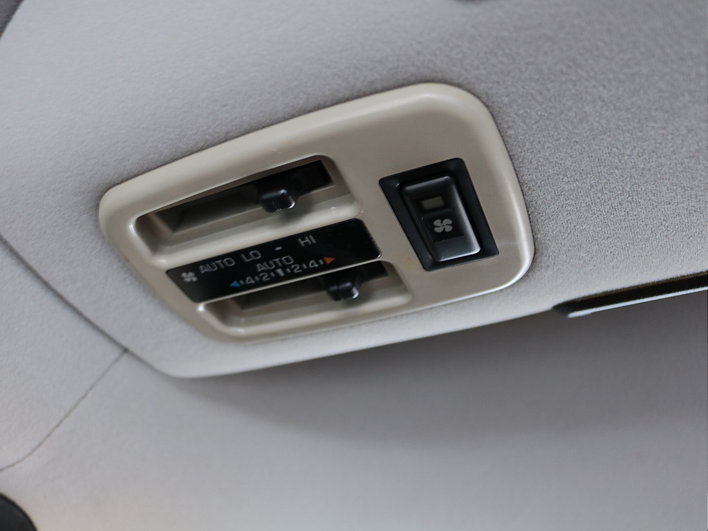 リアエアコン付き。