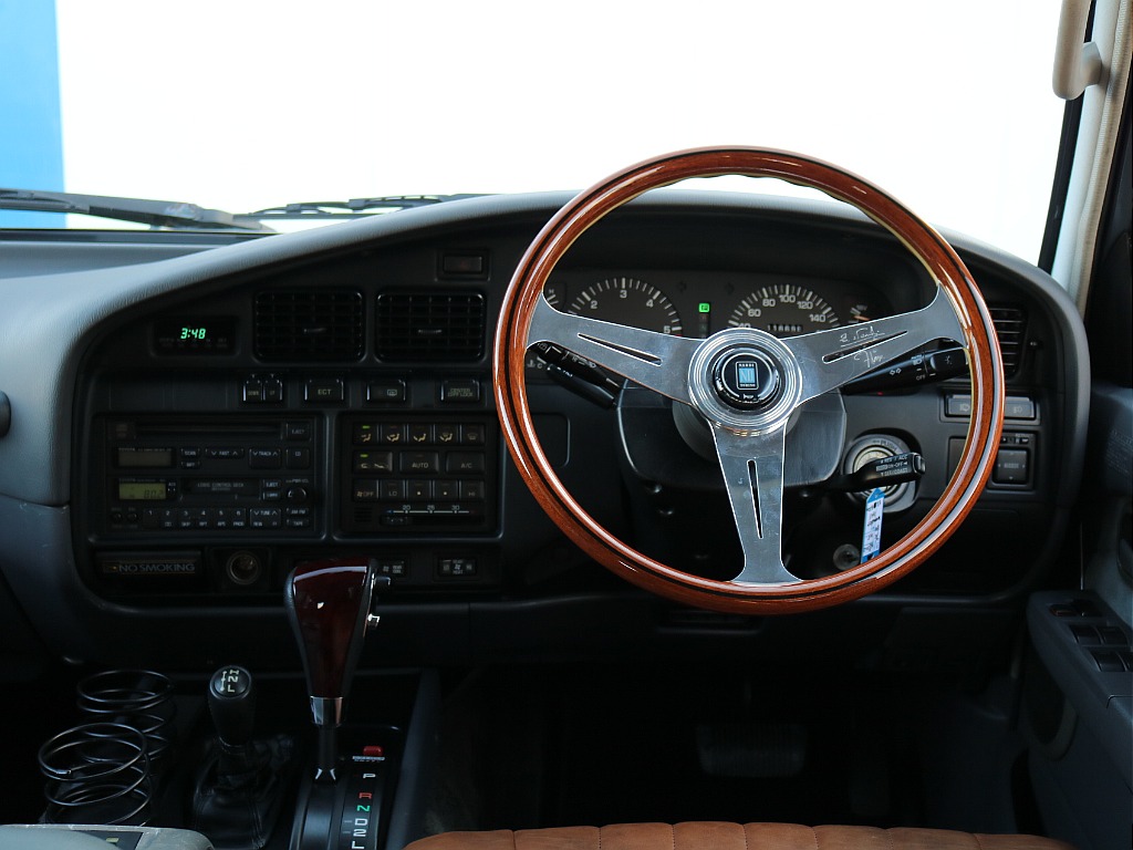 人気のNARDIステアリングが装着済み。