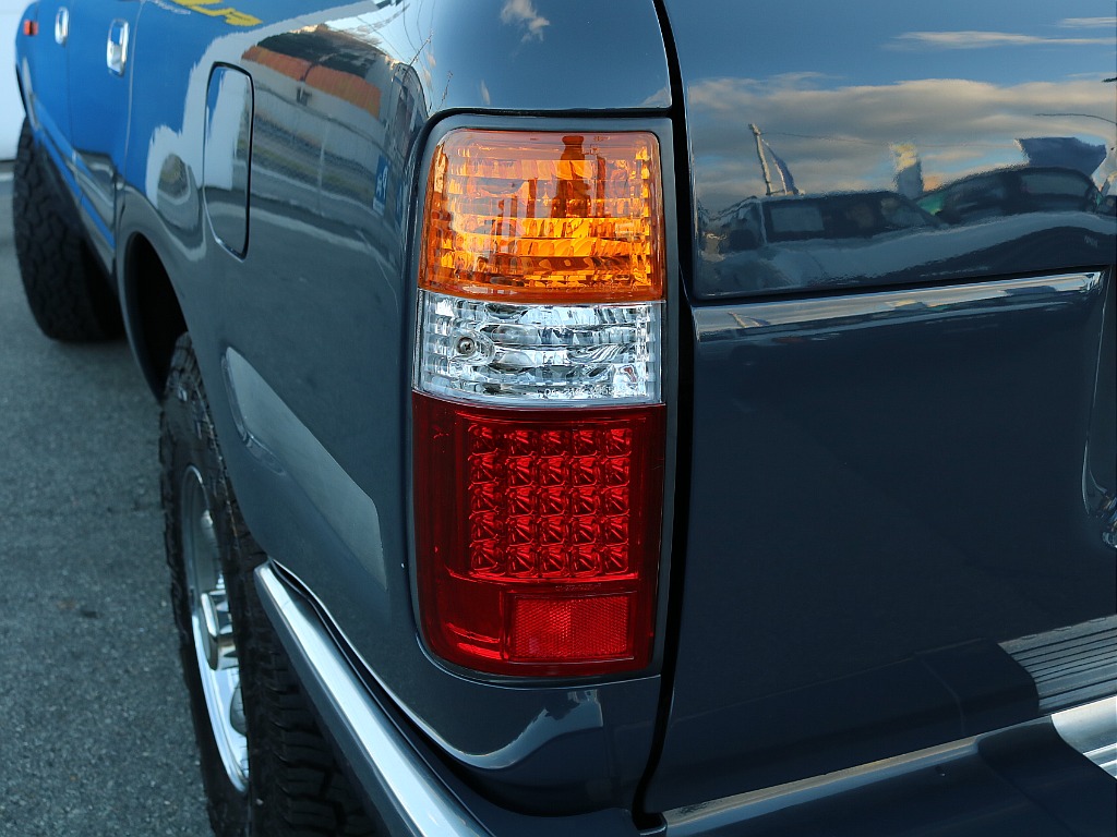 ３色LEDテール。