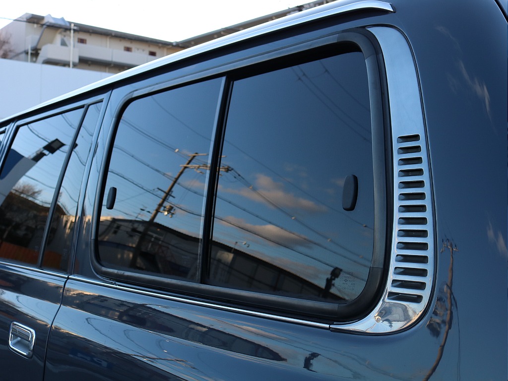 ３列目の窓も開きます♪