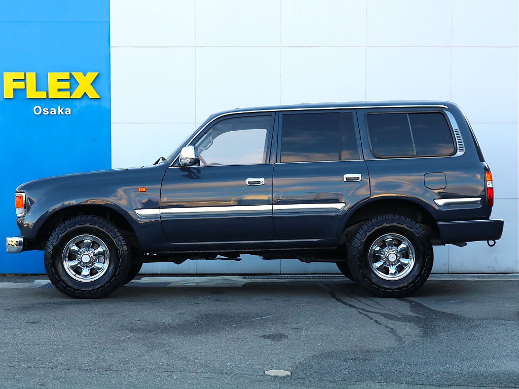 サイドモールもメッキとなっております。