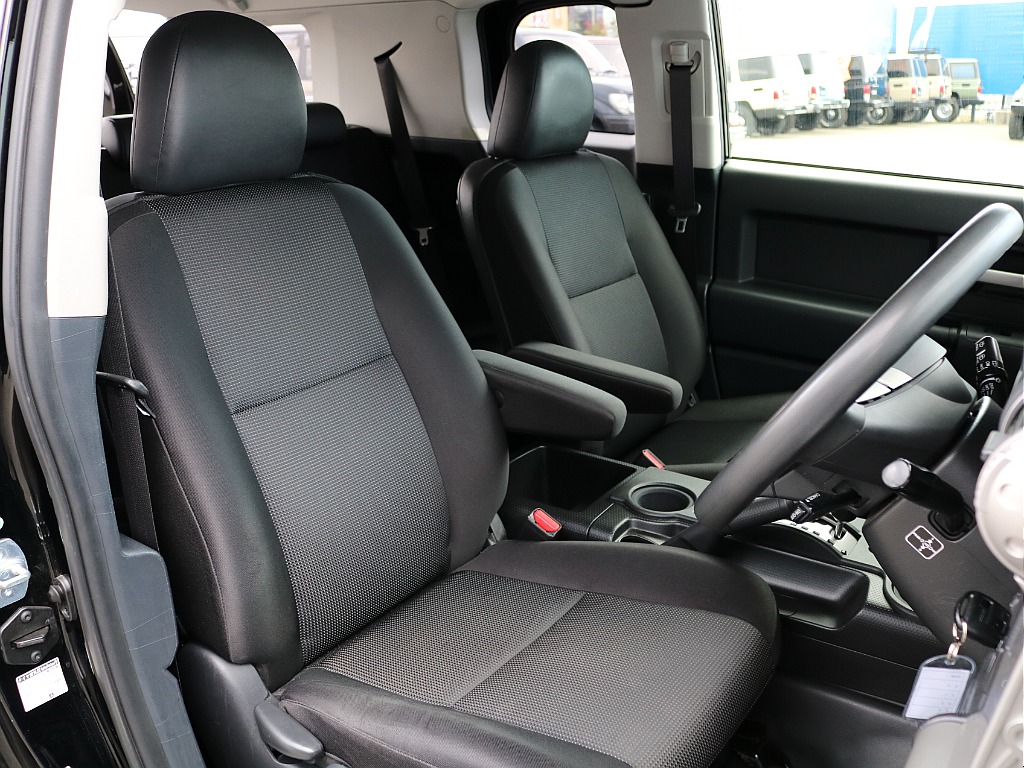 使用感の少ない、運転席シート。 綺麗に保たれております。