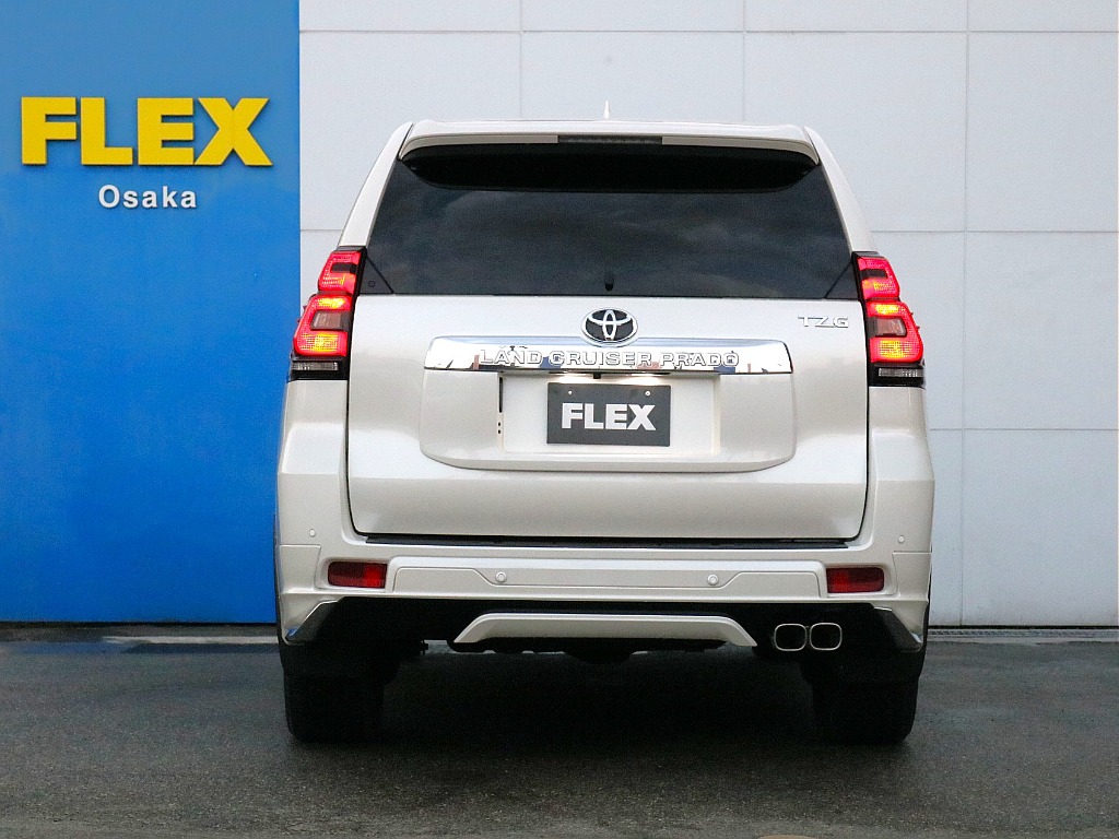 リヤビューも高級感あります。