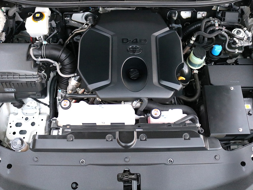 エンジンルームはご覧のように綺麗な状態です。