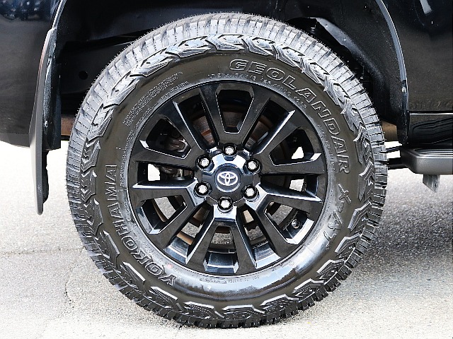 純正18インチAW＆新品YOKOHAMAジオランダーX-ATタイヤの組み合わせです。