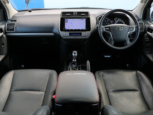 ブラック内装となります。