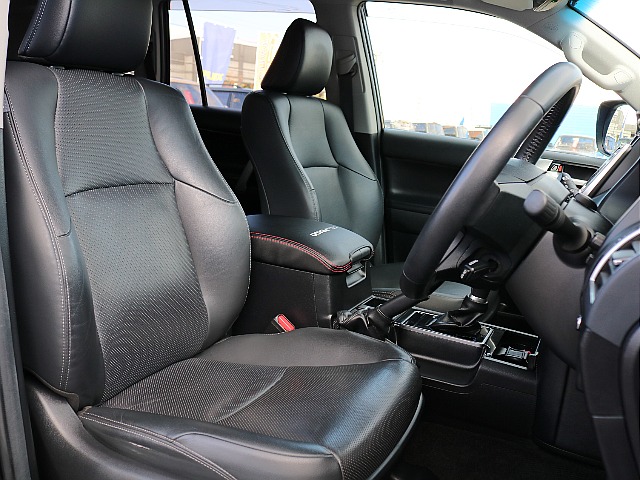 本革シート/電動シートとなります♪