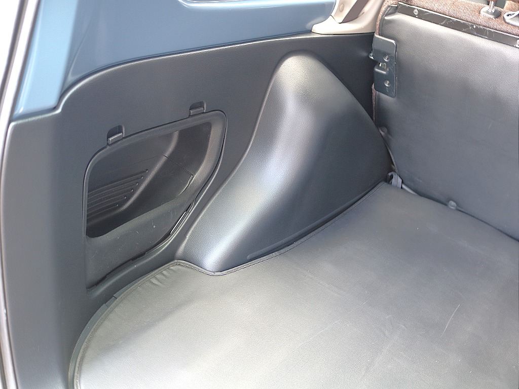 ラゲッジ左パネル