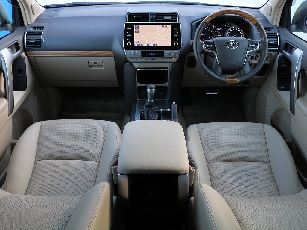 ベージュ内装となります。