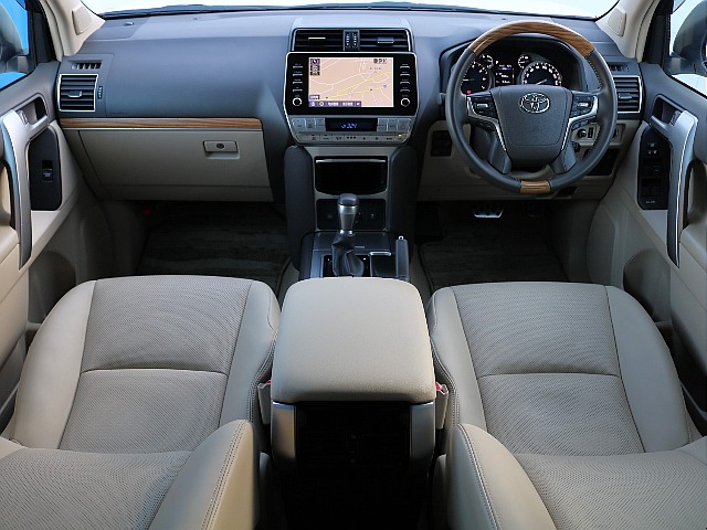 ベージュ内装となります。