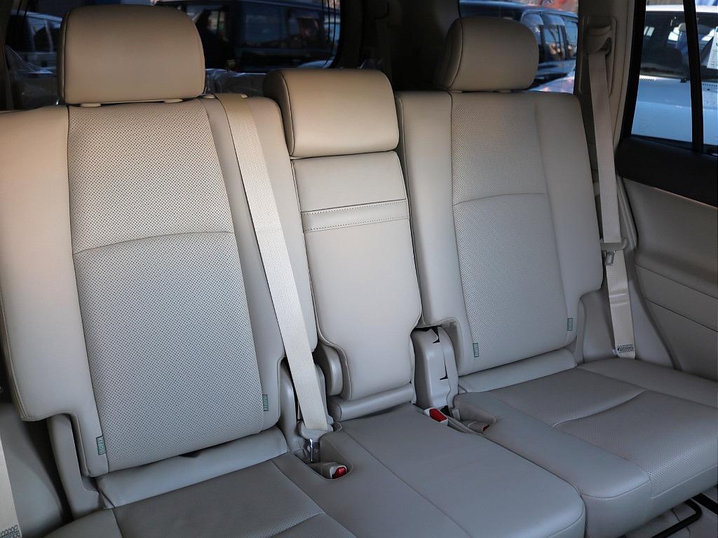 ２列目も使用感少ないです。