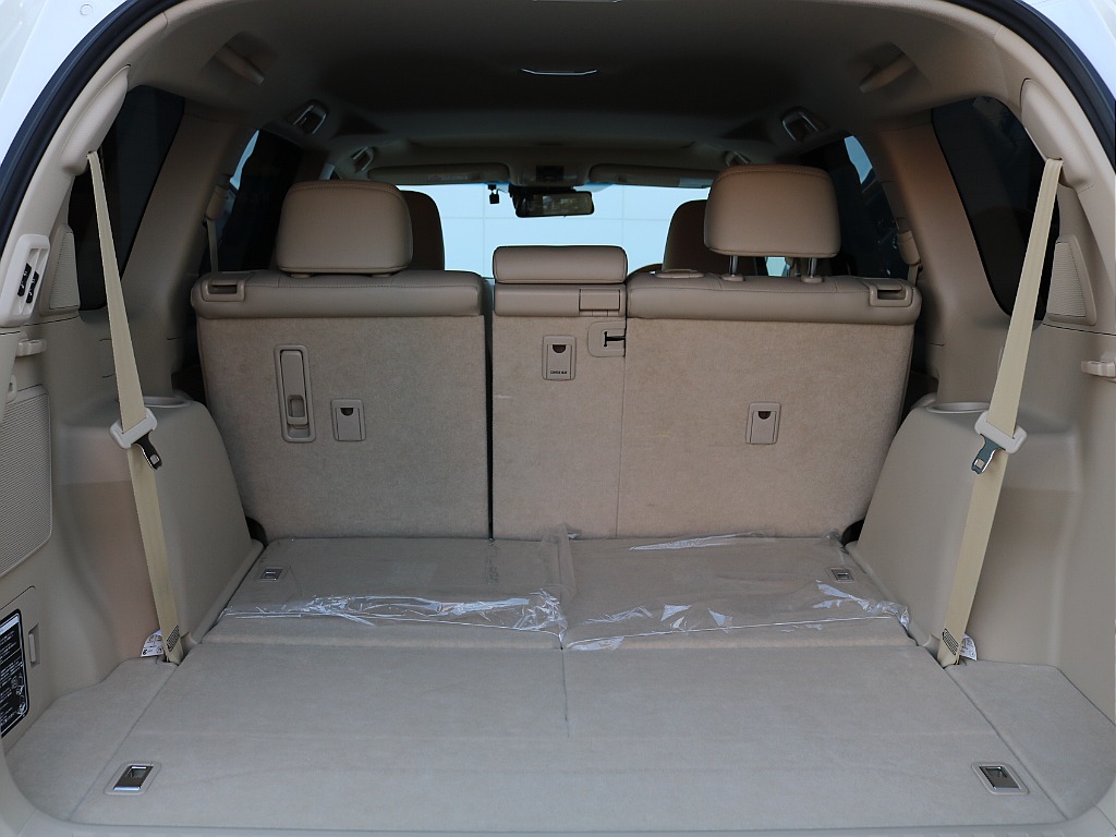 ３列目は下に収納できるので、 ラゲッジスペースが多く確保できます。