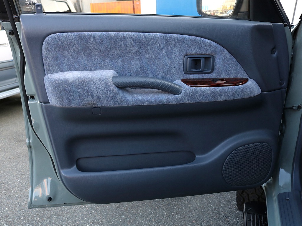 左フロントドア内張。