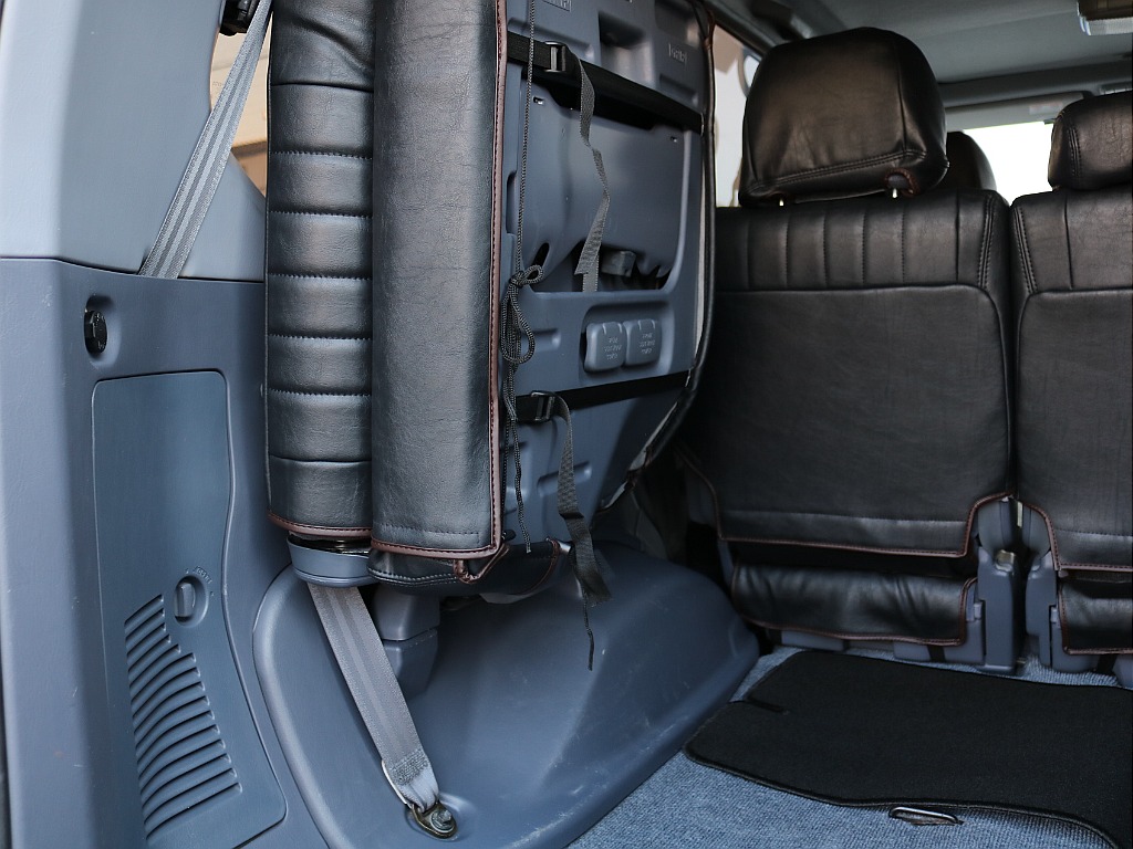 ラゲッジ左パネル。