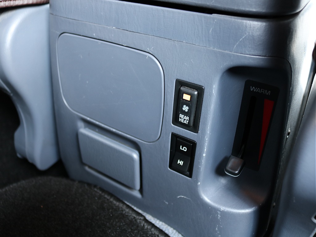 リアヒーター付き。