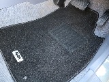新品ブラックフロアマット装着。