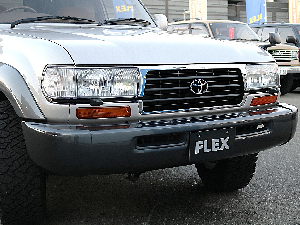 グリルの内側はブラックに塗装しております。