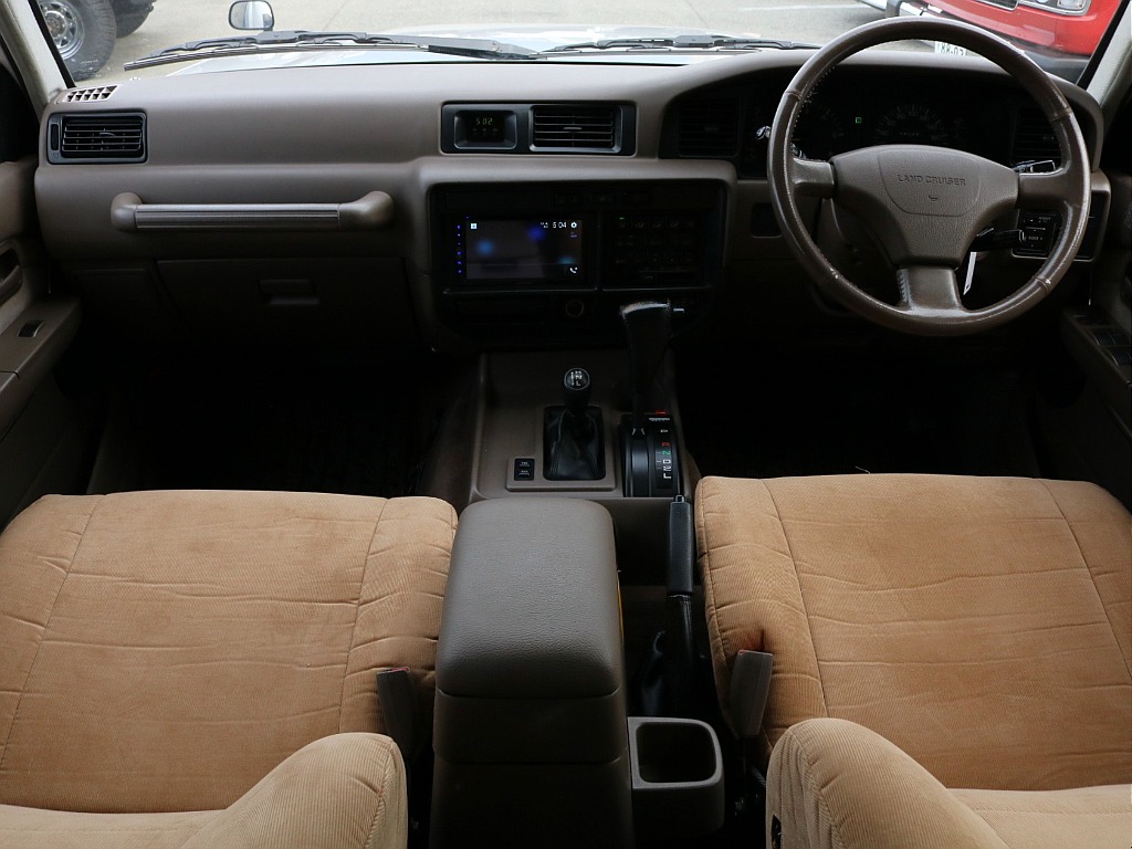 希少で人気な茶内装です。