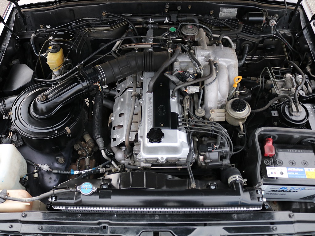 エンジンルームもご覧のように綺麗な状態です。