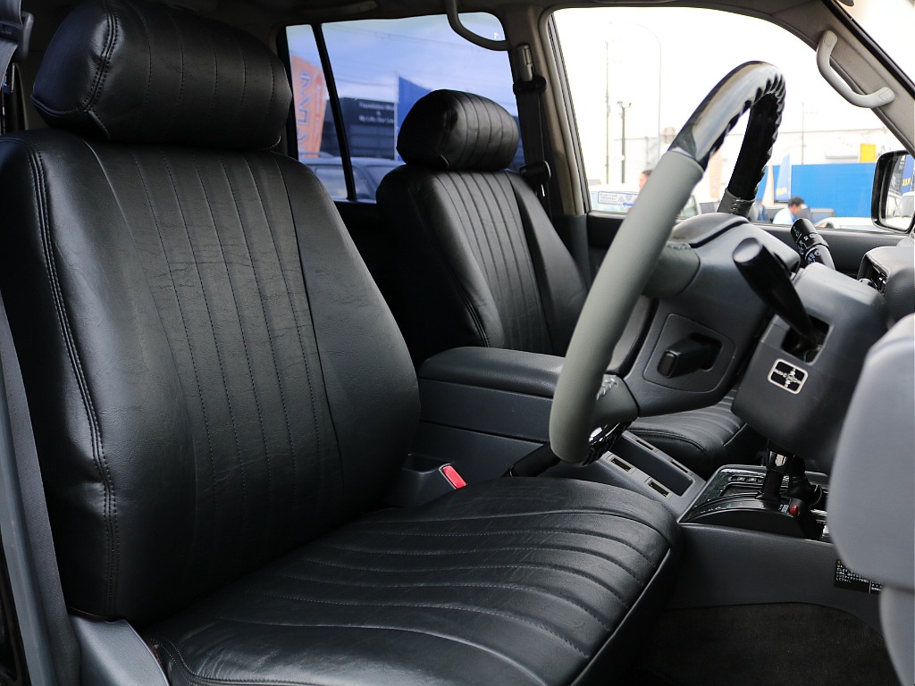 新品クラシックブラックシートカバー装着。