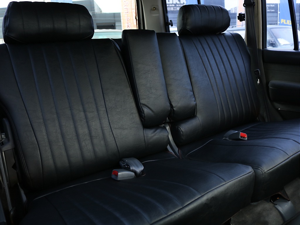 ２列目シートは分割で倒すことが可能です。