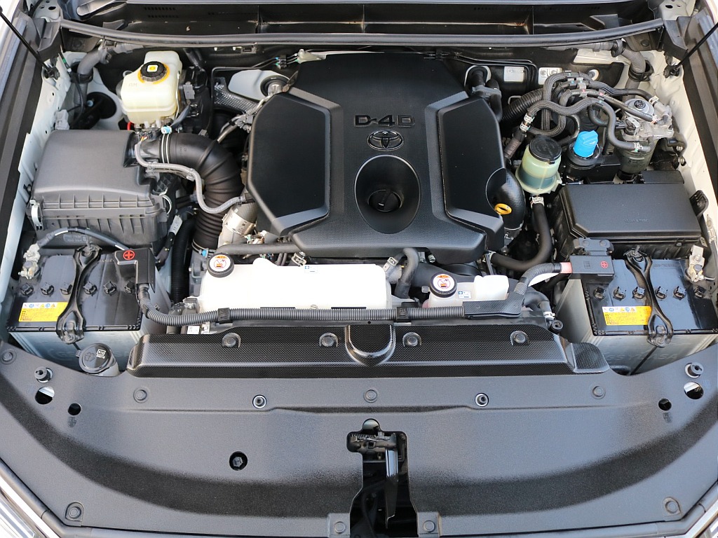 ご覧のように綺麗なエンジンルーム。