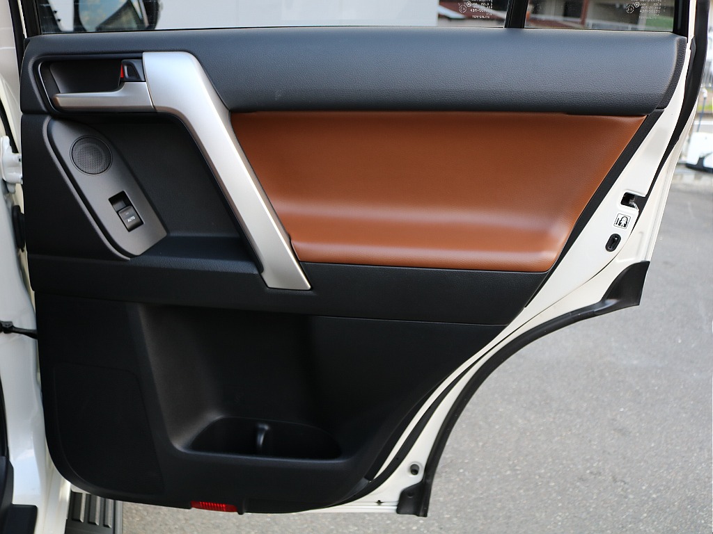 右リアドア内張。 それぞれ綺麗です。