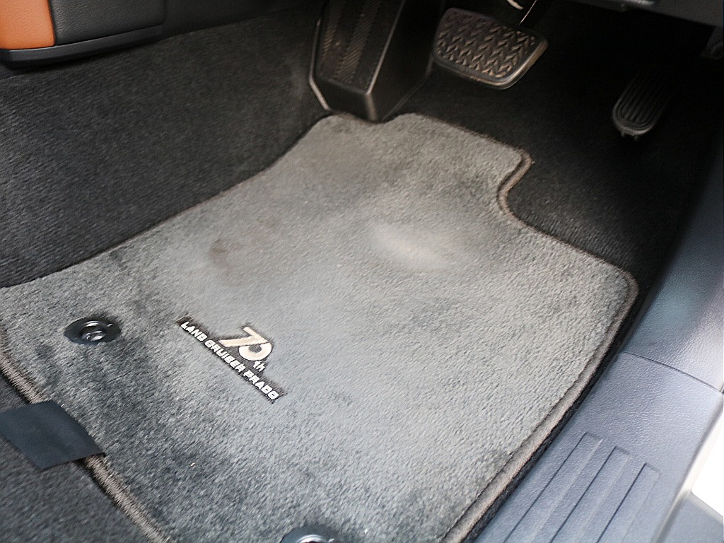 専用フロアマット。
