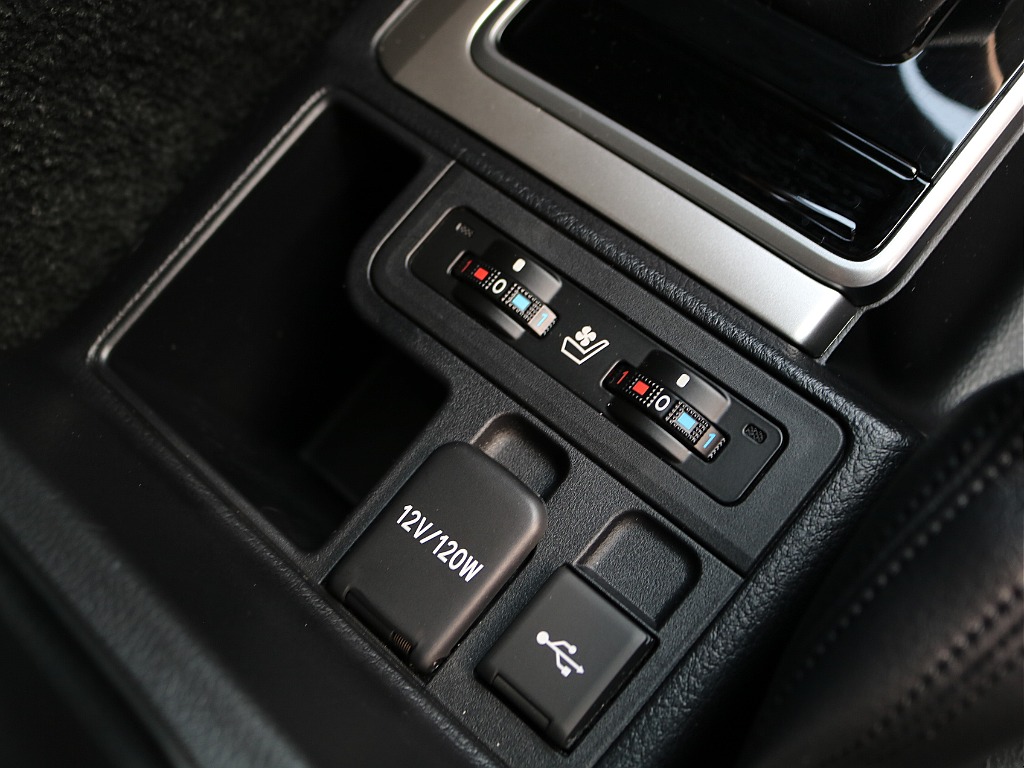 シートヒーター・ベンチレーション機能付き。