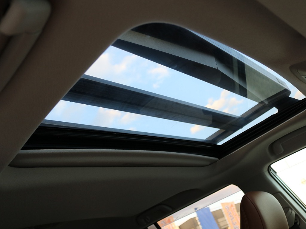 サンルーフ付きです。