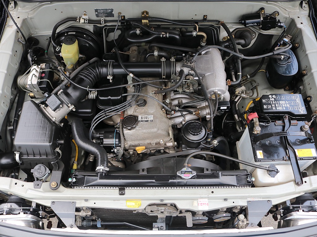 綺麗なエンジンルーム。