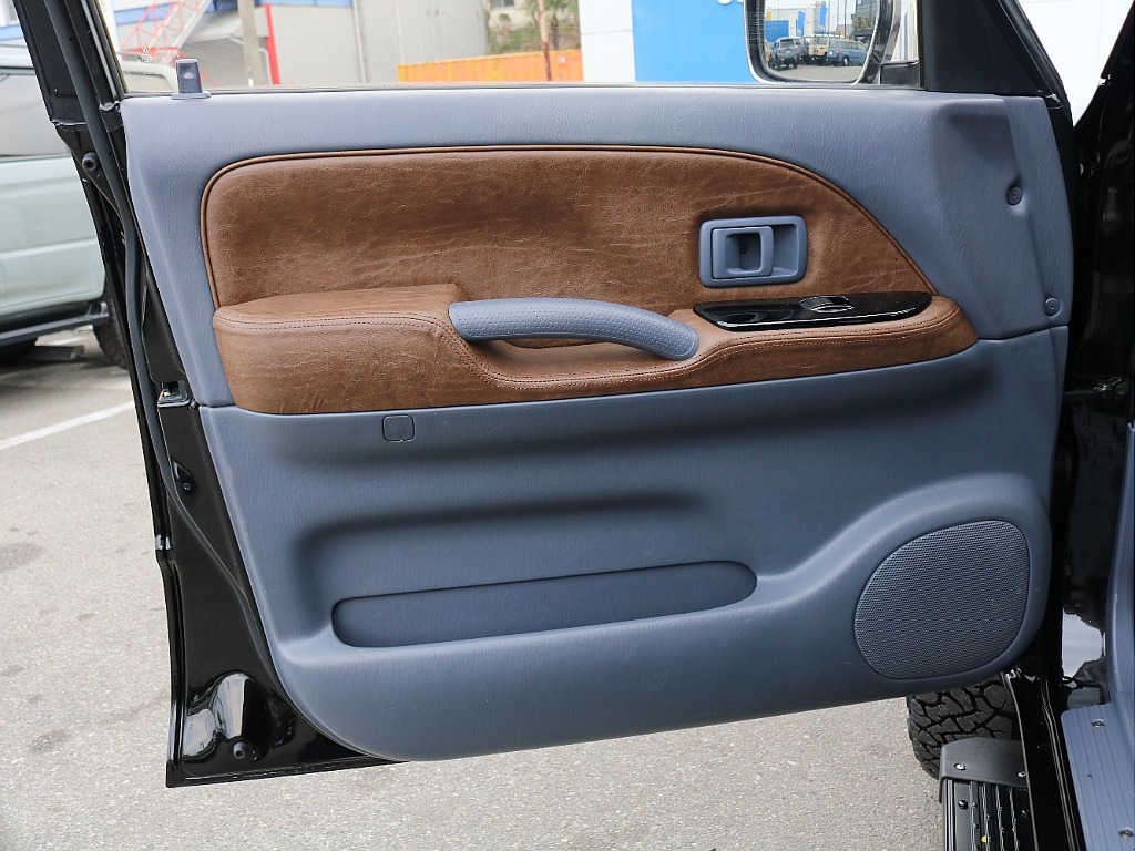 内張も新品張替。