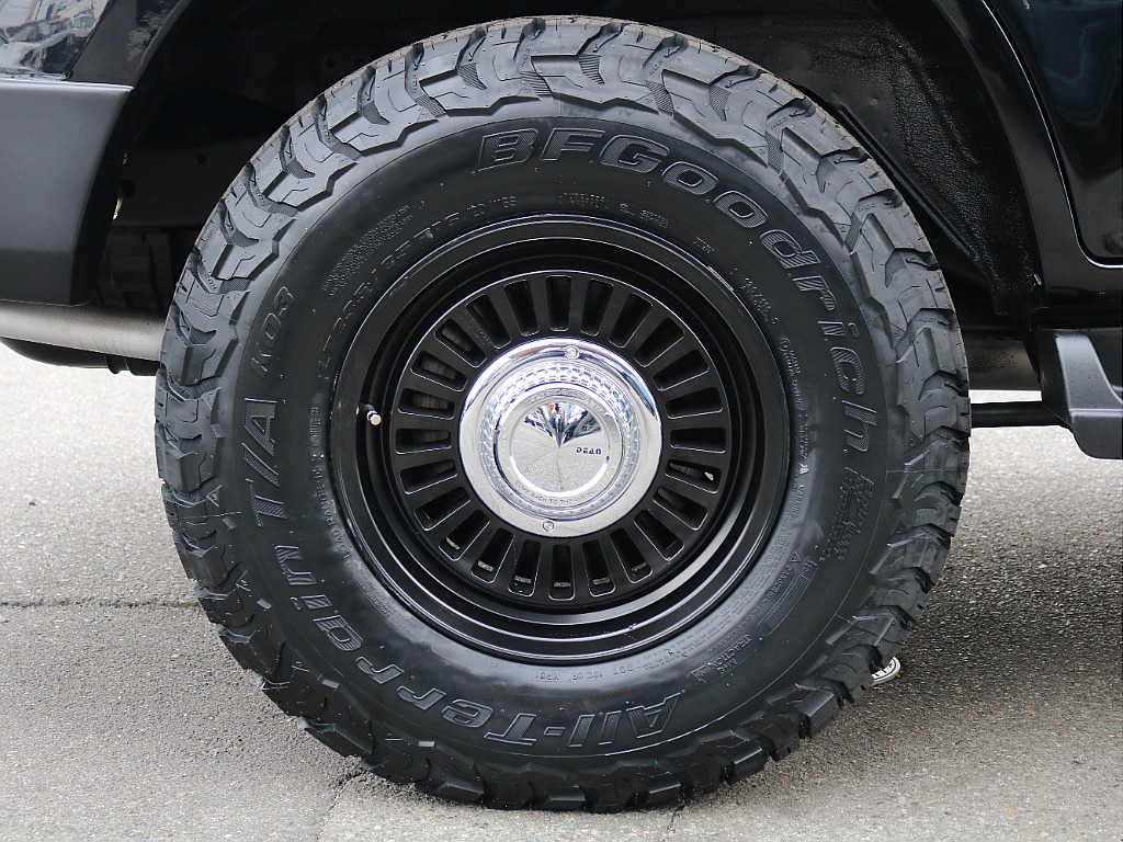BFGoodrichATタイヤは裏履きで ホイールはDEANカリフォルニアの 組み合わせ！