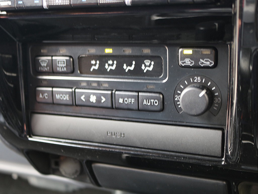 エアコンパネル。