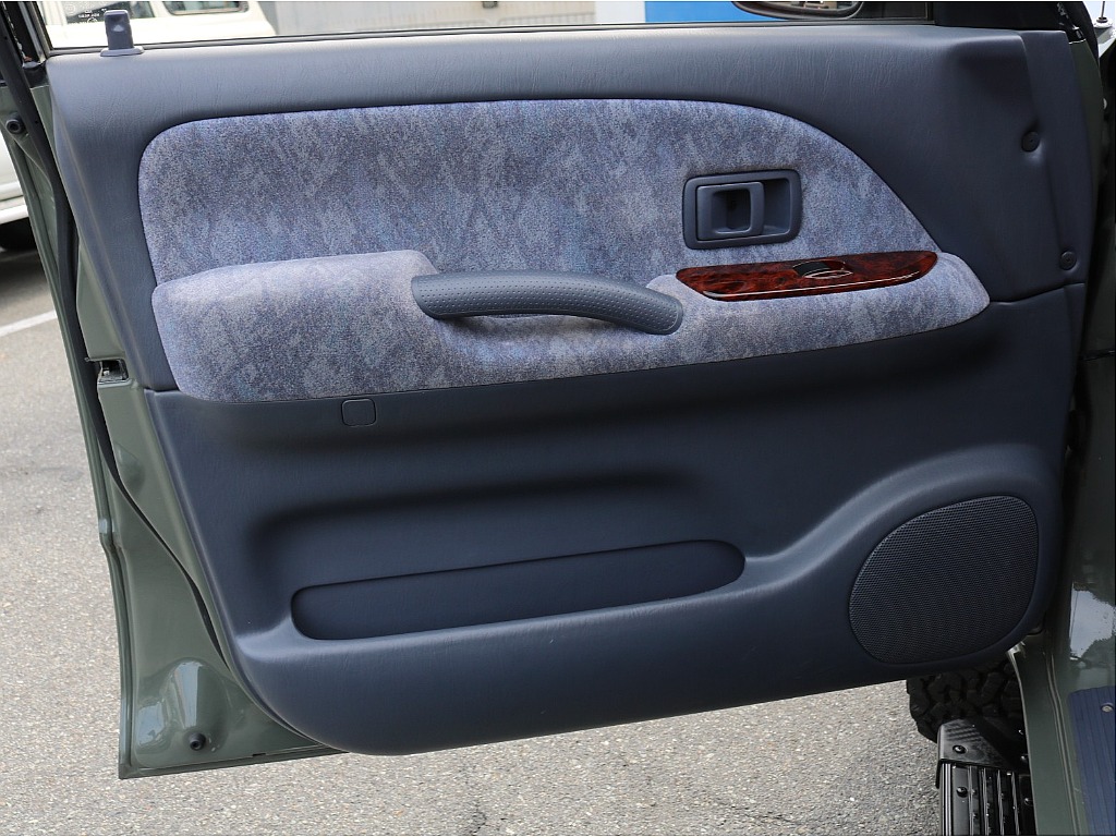 助手席ドア内張。