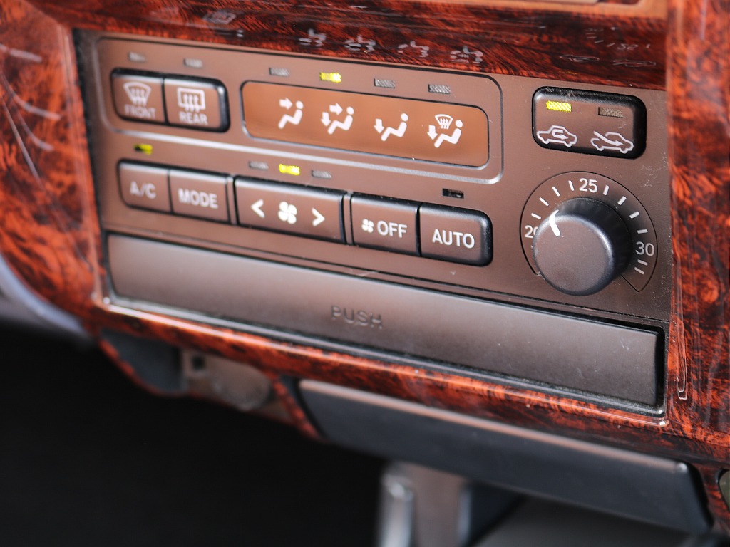 エアコンパネル。