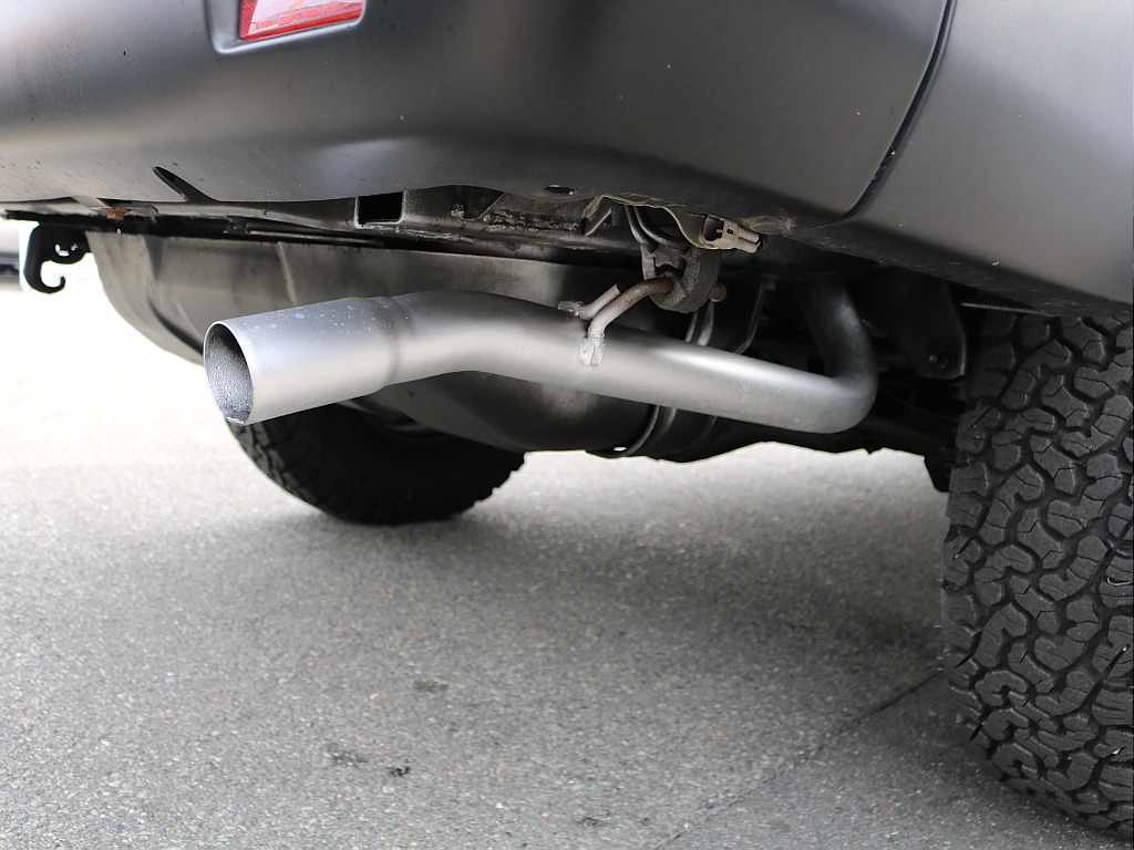 マフラーは耐熱シルバー塗装しております。