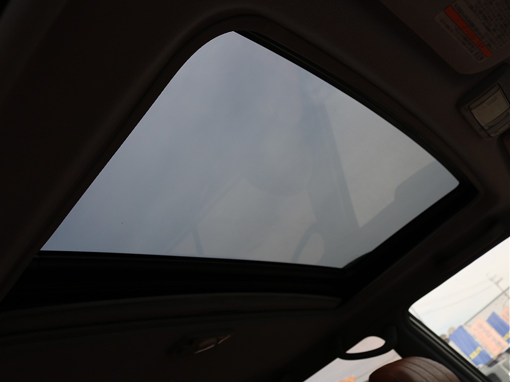 サンルーフ付き。