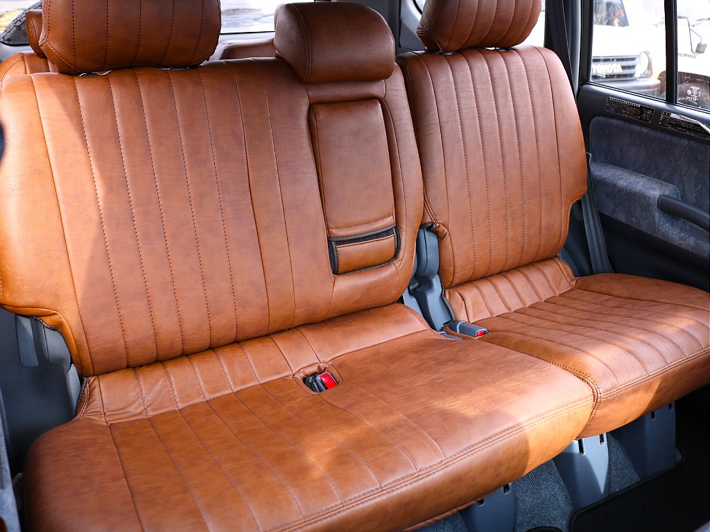 後期型なので、分割シートとなります。