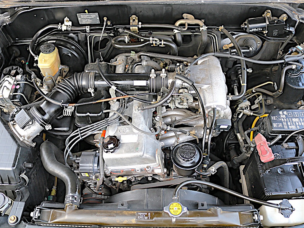 無骨さがあるエンジンルーム！