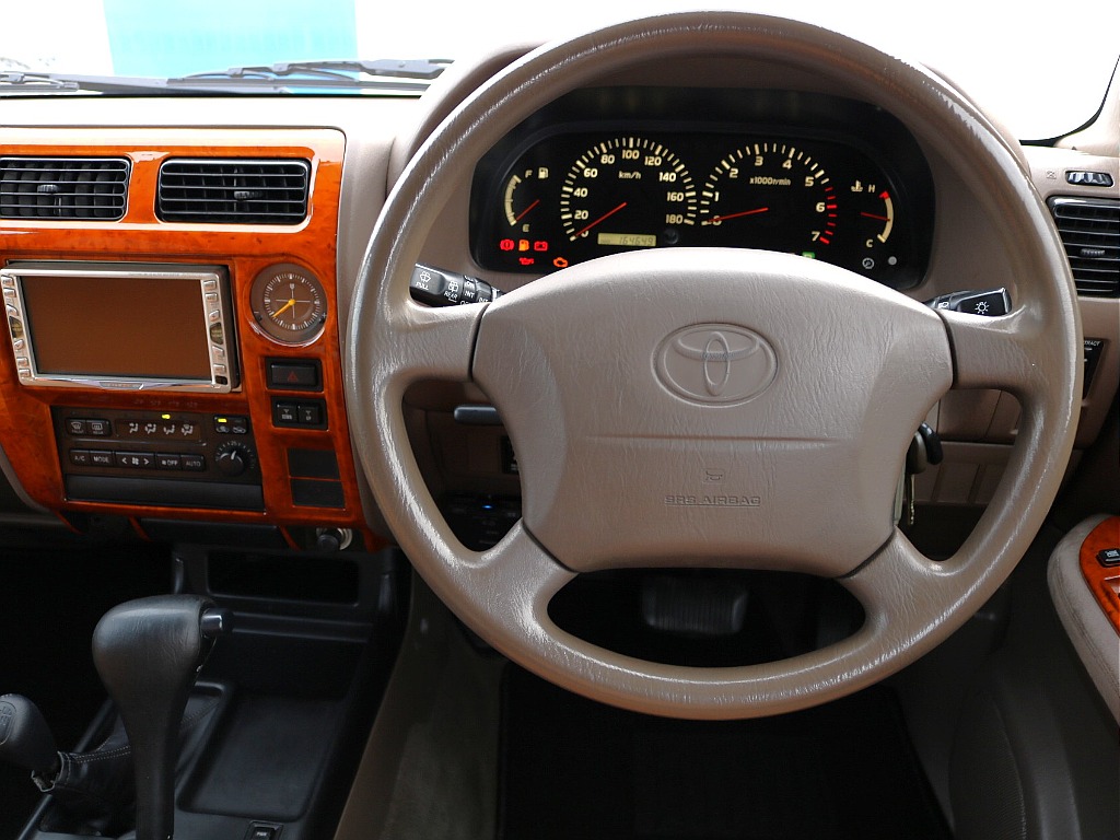 あえて純正のハンドルは残してます！