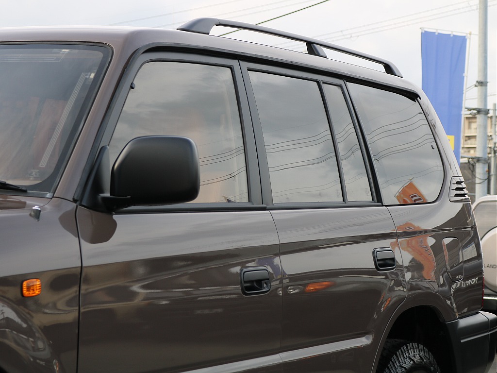 ルーフレール、ミラー、アウターハンドルはマットブラックに！