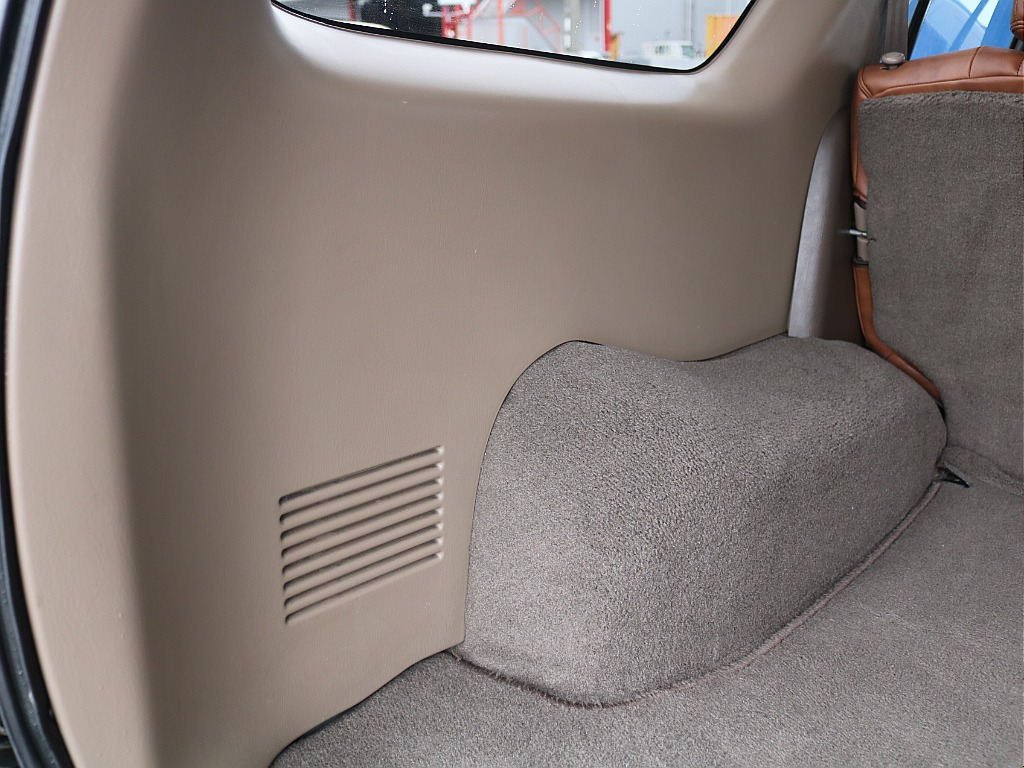 ラゲッジ左パネル