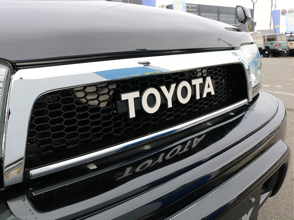 新品TOYOTA横文字グリル。