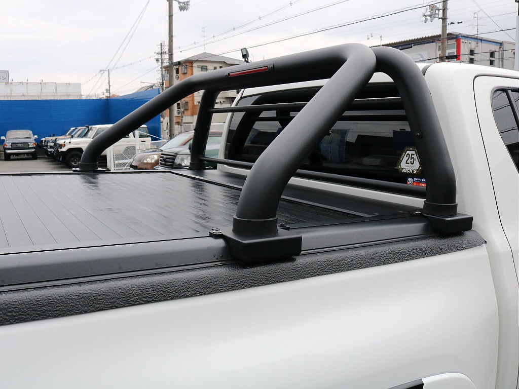 スポーツバー付き。