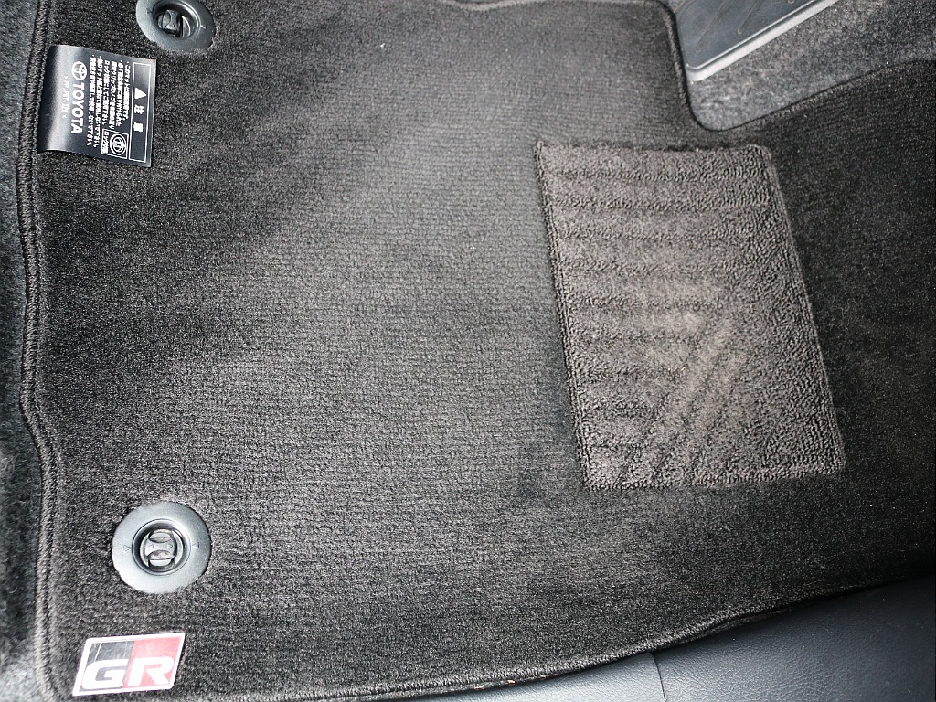 GR専用フロアマット。