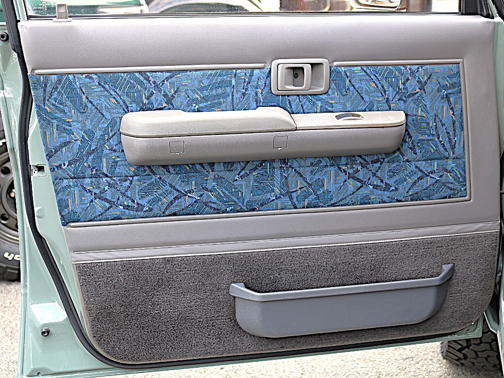 助手席ドア内張。